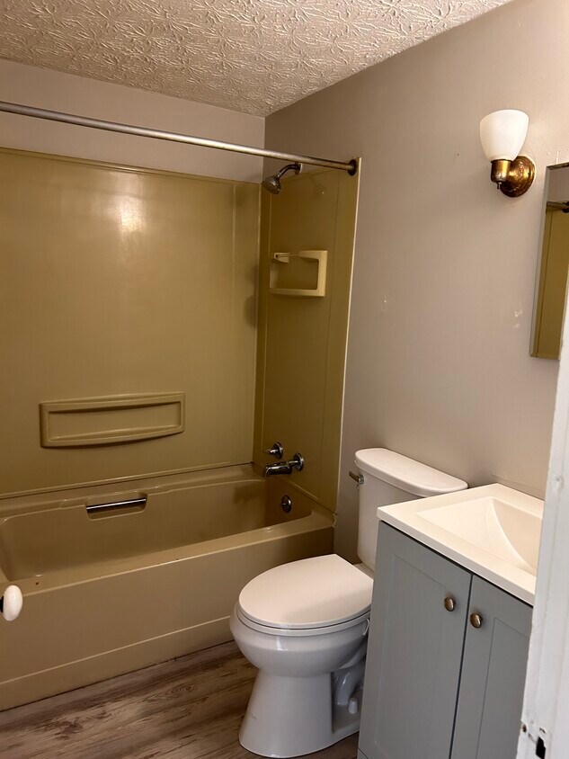 Foto del edificio - 338 E 3rd St