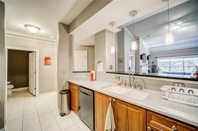 Building Photo - 3275 Lenox Pl NE