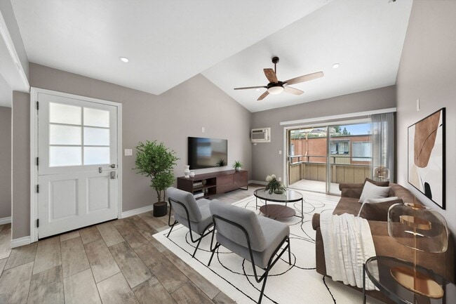 Building Photo - 2-Bedroom Apartment in the Heart of Santa Ana
