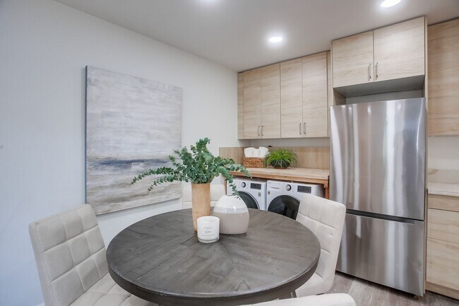 Building Photo - Newly Renovated 3BR/2BA Condo in