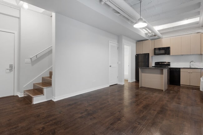 Building Photo - 5718 N Winthrop Ave