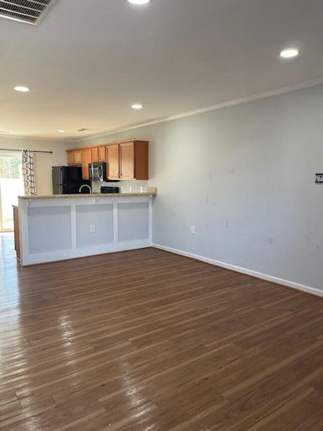 Foto del edificio - Townhome in Midway Park - Boyington Place!