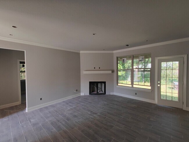 Foto del edificio - 292 Township Dr