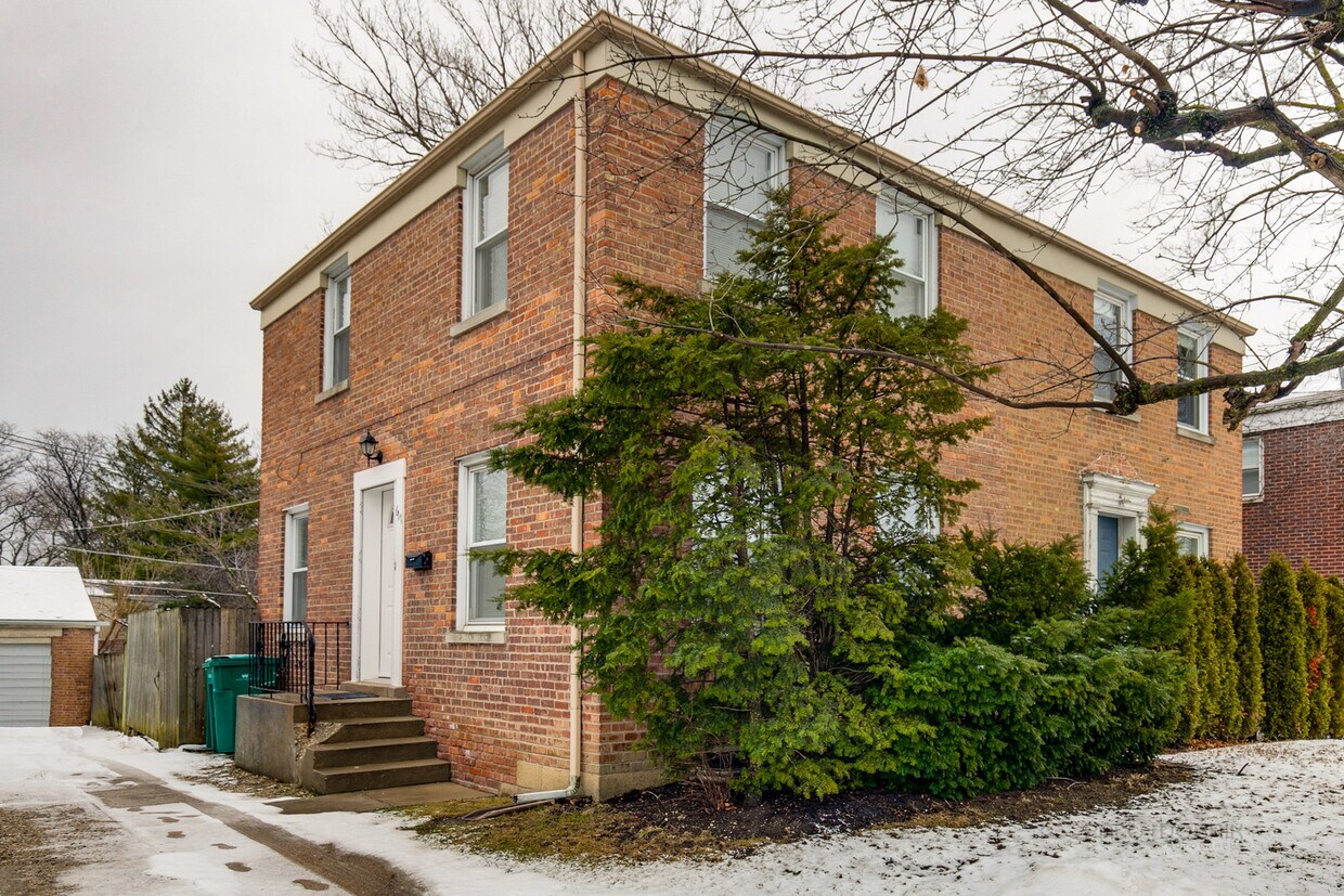 Primary Photo - 617 Waukegan Rd