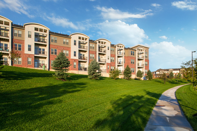 Building Photo - Broadmoor Hills