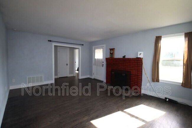 Building Photo - 1905 4th Street