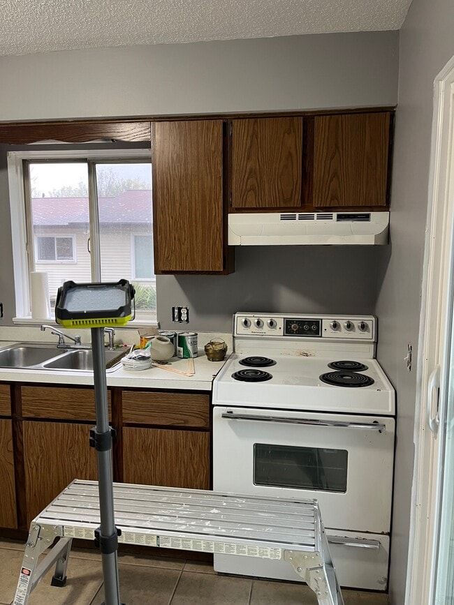 Kitchen - 1312 Illinois Dr