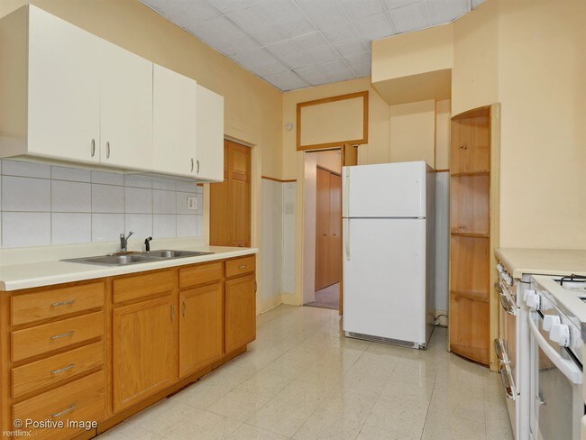Building Photo - 2 br, 1 bath Apartment - 911 S Loomis St