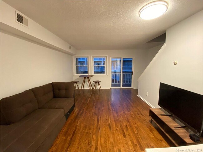 Foto del edificio - 36 Winchester Ave