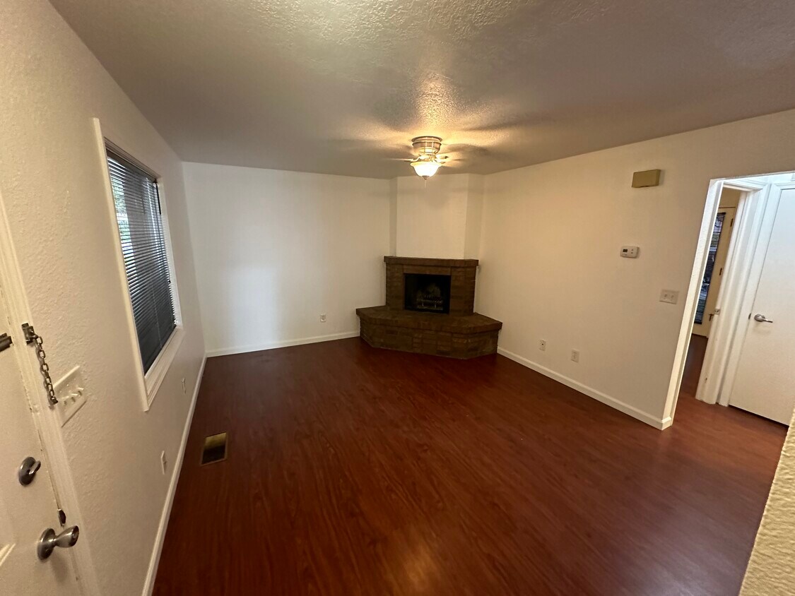 Primary Photo - 601 W Hays St