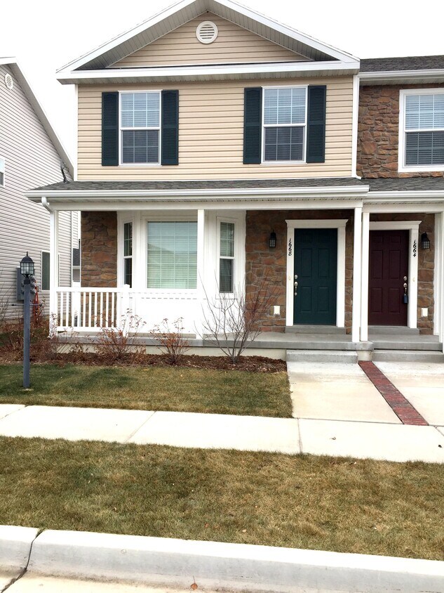 Primary Photo - 1668 Eastridge Rd
