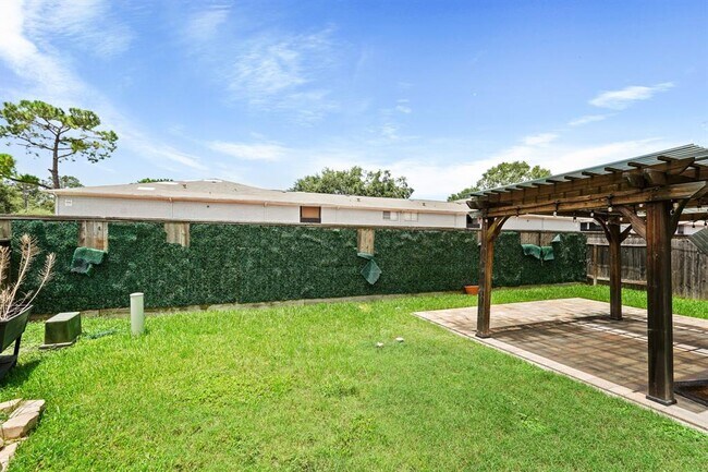 Building Photo - 10020 Spring Shadows Park Cir
