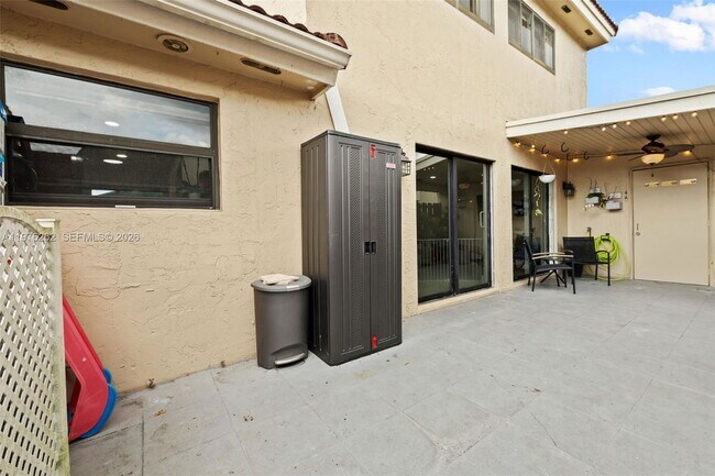 Foto del edificio - Northwest 170th Lane, Hialeah, FL 33015 - 3 BR 2 BA townhouse