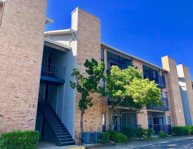 Foto del edificio - Spicewood Springs Apartment Homes