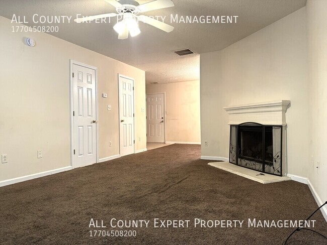 Building Photo - 7066 Ravenwood Ln