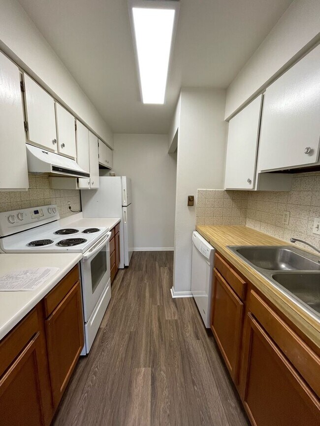 Building Photo - Newly Renovated 2 Bedroom with Attached Ga...