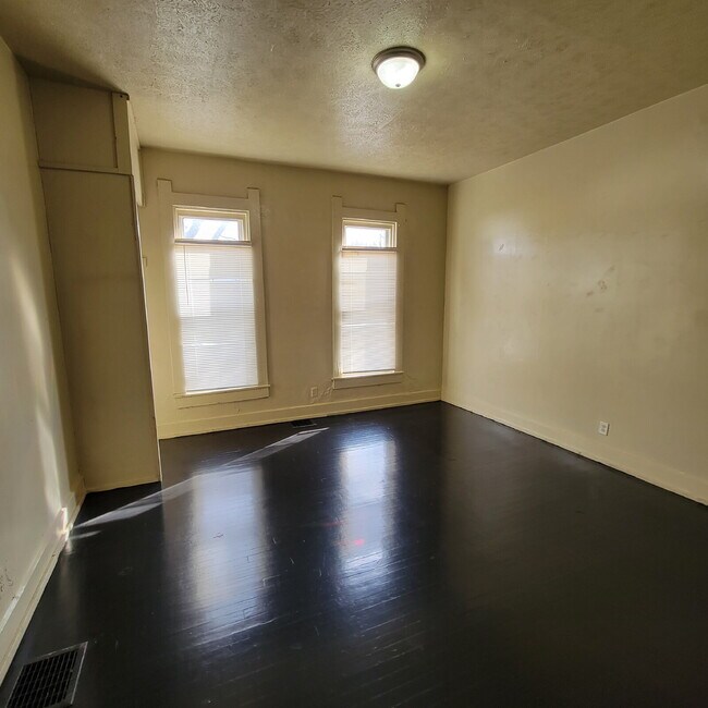 Foto del edificio - Near Southside 2BR House on Quiet Street!