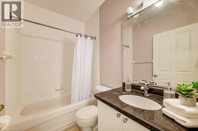 Building Photo - 255 Keats Way