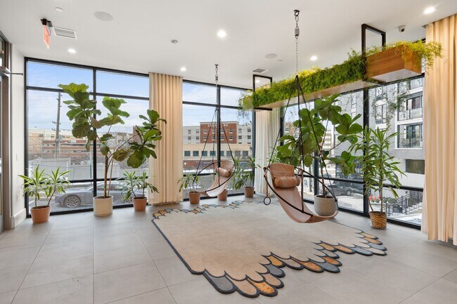 Foto del edificio - 8701 Churchill Rd