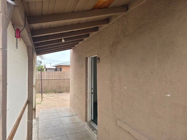 Building Photo - pm0501