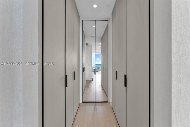 Building Photo - 17901 Collins Ave