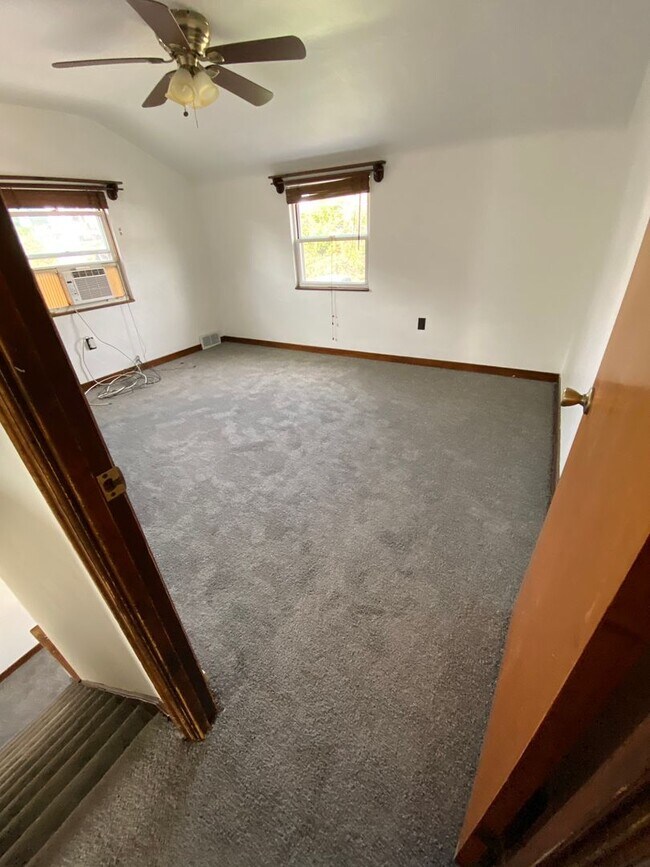 Quaint Two BD in Mount Oliver Available Fe... House Rental in