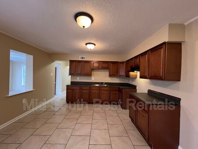 Foto del edificio - 4330 Merlcrest Cove