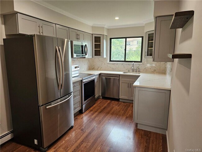 Building Photo - 9 Briarcliff Dr S