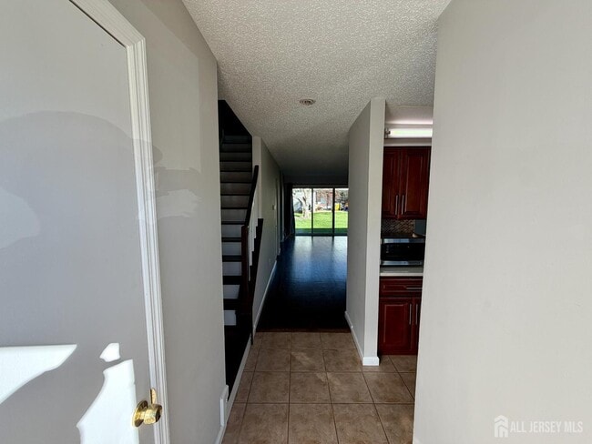 Building Photo - 347 Bromley Pl