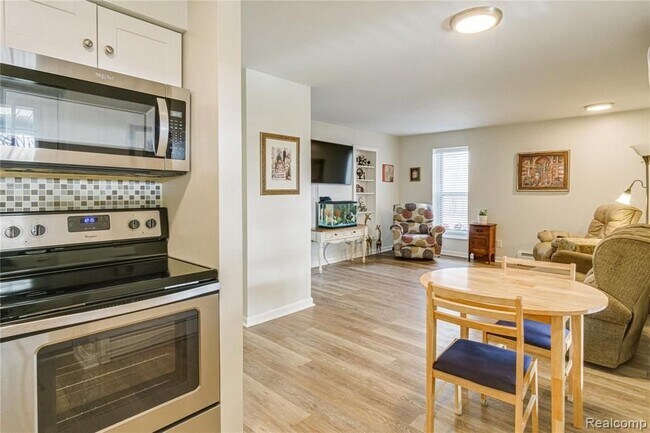 Foto del edificio - 7187 Silver Lake Rd