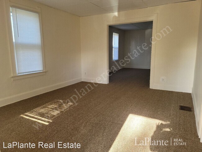 Building Photo - 4 br, 1 bath House - 12 West Park Street 1