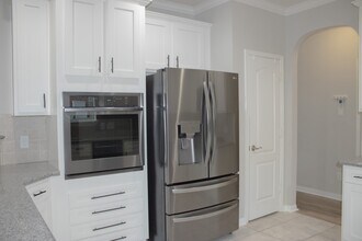 Building Photo - 29607 Legends Green Dr