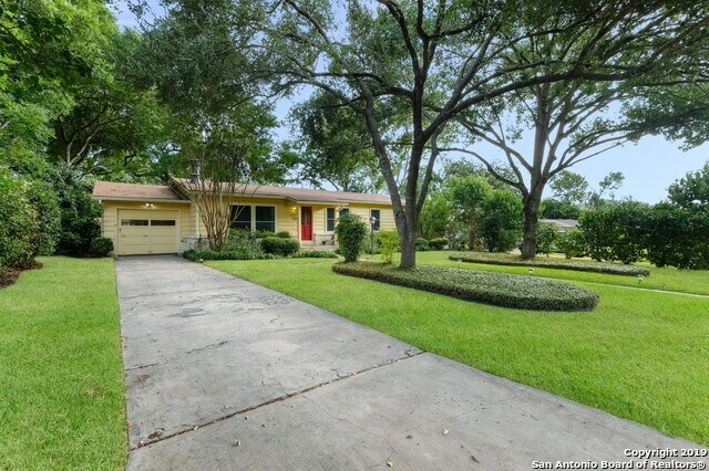 Building Photo - 909 Ivy Ln