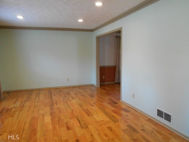 Building Photo - 2689 Summit Hills Dr