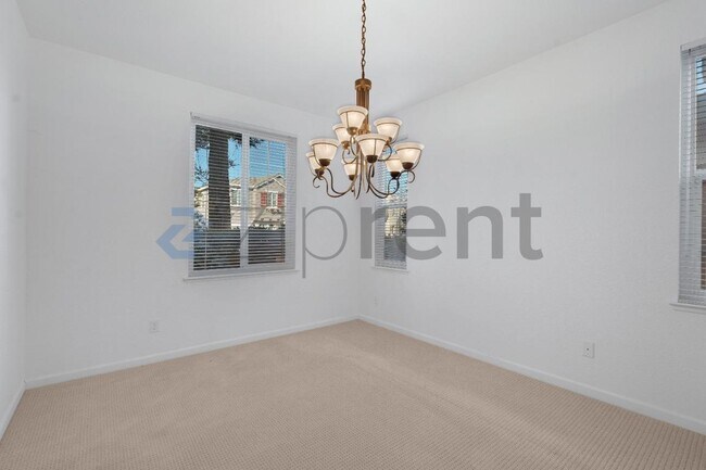 Foto del edificio - 6704 Camacha Way