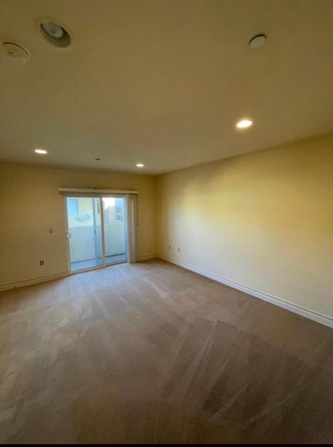 Building Photo - 1409 S Westgate Ave