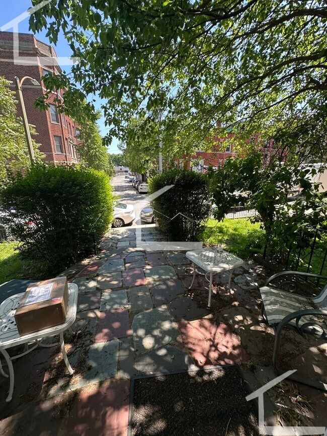 Foto del edificio - Entire House for Rent, Central heat/AC, Laundry Porch Backyard. Cleveland Circle Area of Brighton...