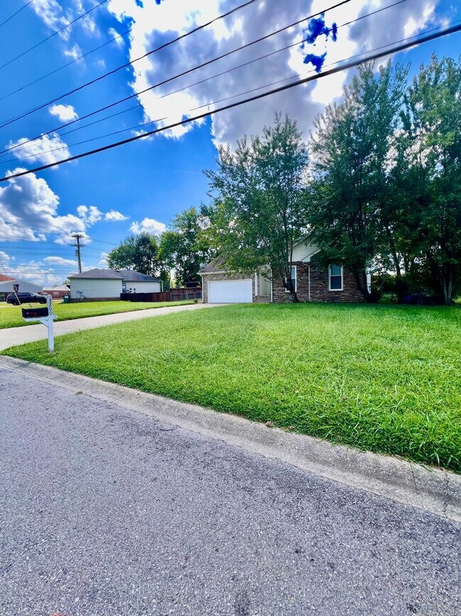Building Photo - 3200 S Senseney Cir