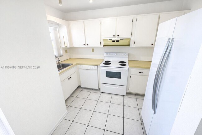 Building Photo - 1630 W 46th St