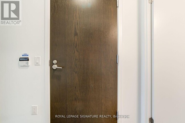 Building Photo - 219 Dundas St E