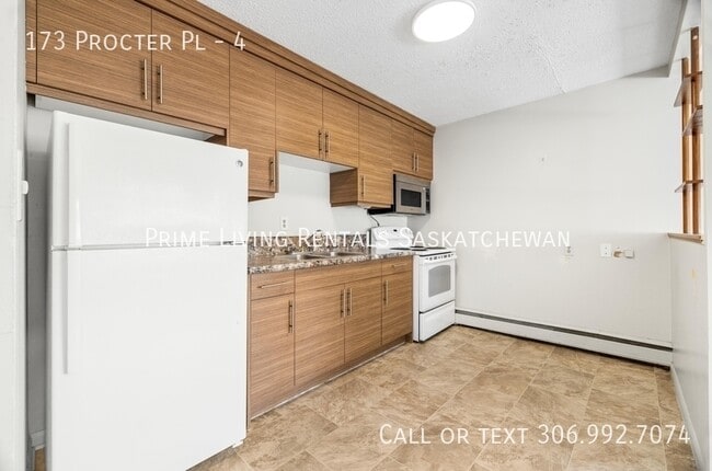 Building Photo - 173 Procter Pl