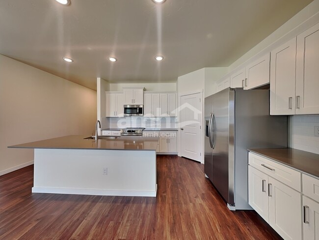Building Photo - 9396 W Shumard St