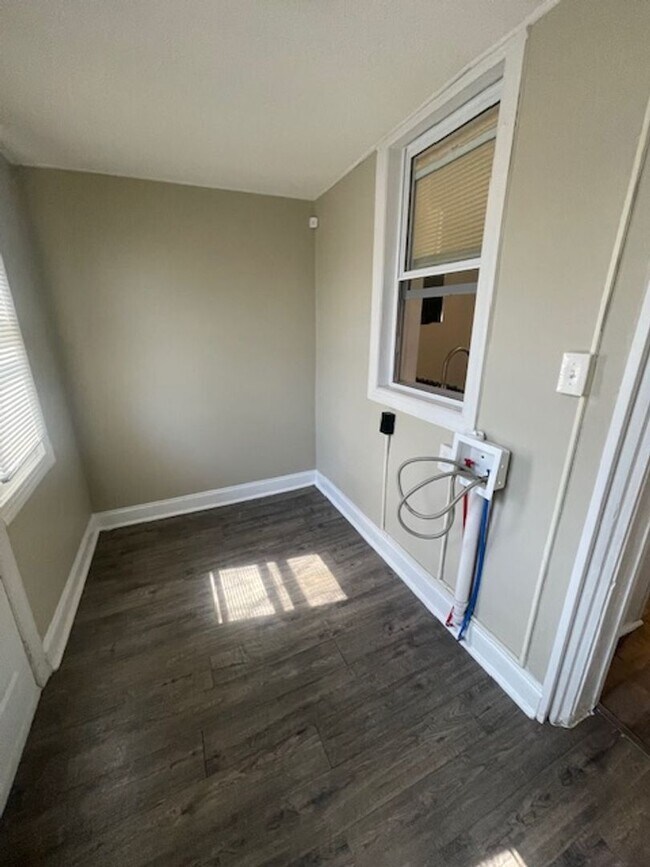 Foto del edificio - Bright and Spacious 3-Bedroom Home in West...
