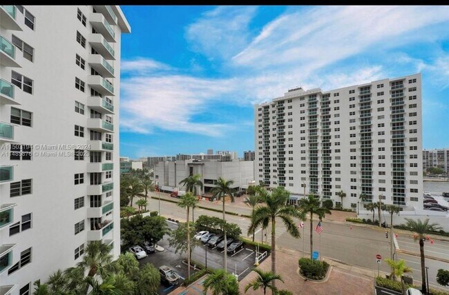 Building Photo - 3001 S Ocean Dr