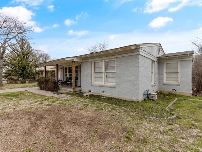 Building Photo - 4228 Winfield Ave