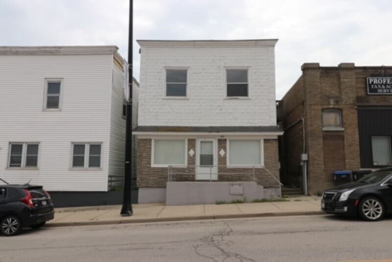 Primary Photo - 129 Main St