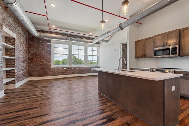 Building Photo - 211 W Colville St