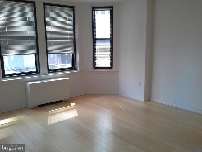 Building Photo - 135 S 19th St