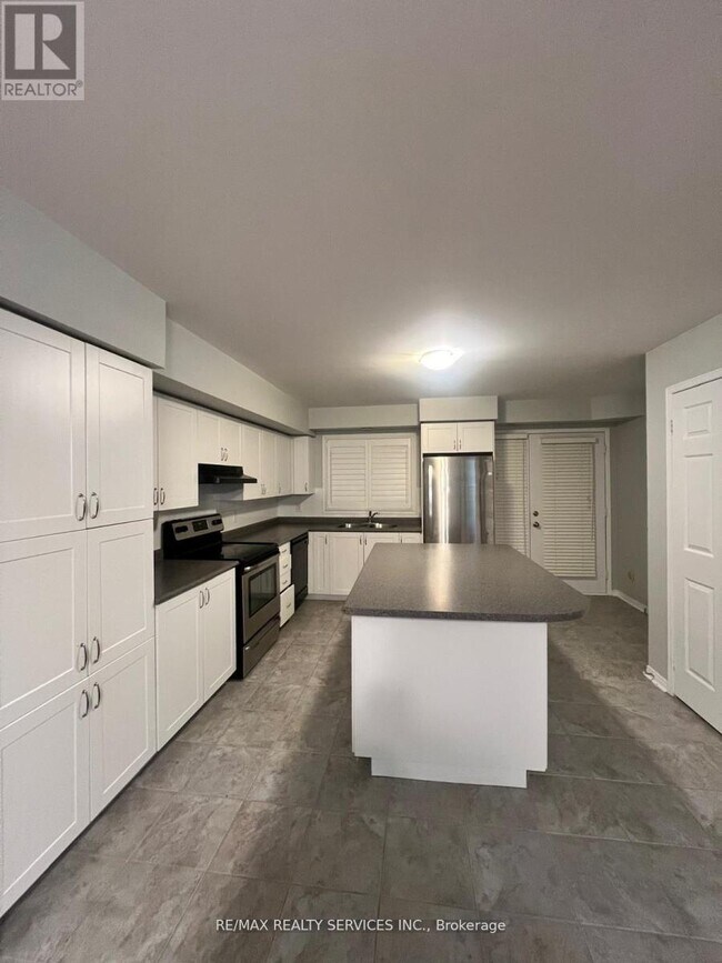 Building Photo - 60 Fairwood Cir