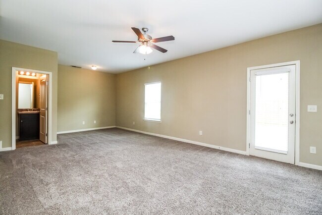 Building Photo - 41 Crescent Chase